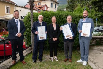 Laureati Općine Lovran u društvu načelnika Bojana Simoniča / Foto Luigi Opatija