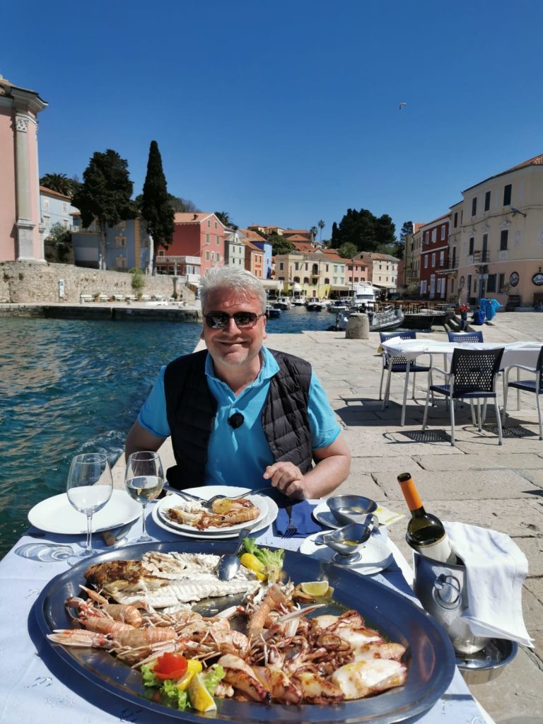 Oliver Hörner uživa u lošinjskim delicijama