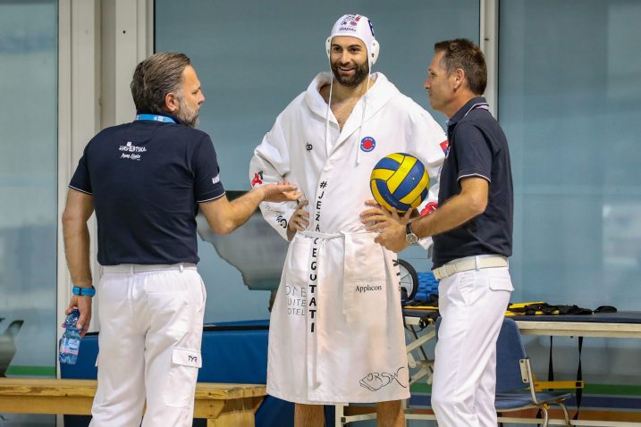 Suci Robert Tiozzo i Joško Prančić s Xavierom Garcijom/Foto PIXSELL