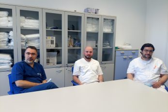 Prof. dr. Marko Zelić i dr. Alexandru Goganau i dr. Silviu Bordu iz kliničke bolnice Pius Brînzeu u Temišvaru