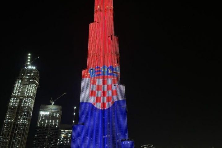 Burj Khalifa u bojama hrvatske zastave / Snimila čitateljica