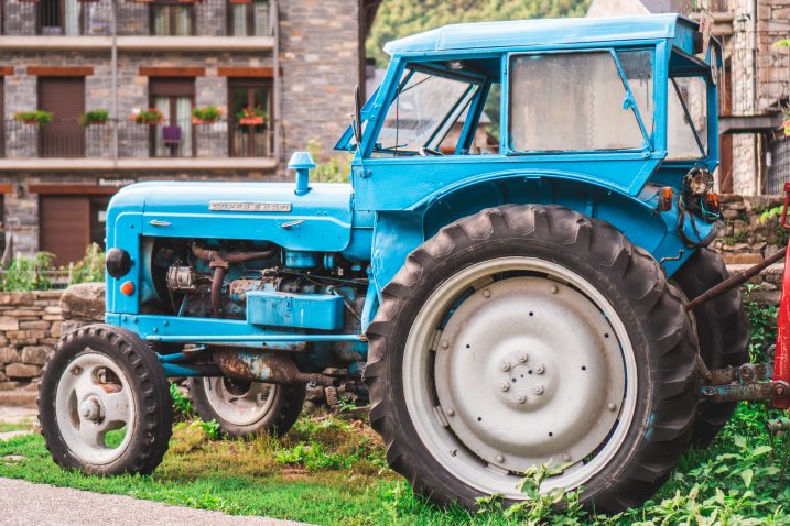 Ilustracija traktora / Photo by Lior Shapira on Unsplash