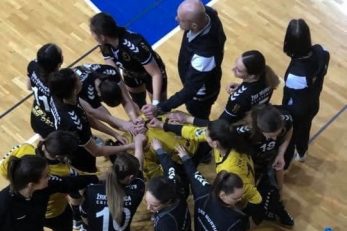SKUPO PLAĆENA SERIJA OZLJEDA - Trener Ramir Đekić i igračice Murvice