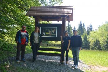 Stjepan Grevinger, Dina Botta, Tanja Kušić i Petar Hrg uz digitalni info kiosk u NP-u Risnjak / Foto M. KRMPOTIĆ