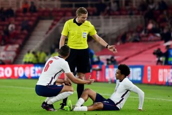 Trent Alexander-Arnold morao je napustiti travnjak/Foto REUTERS