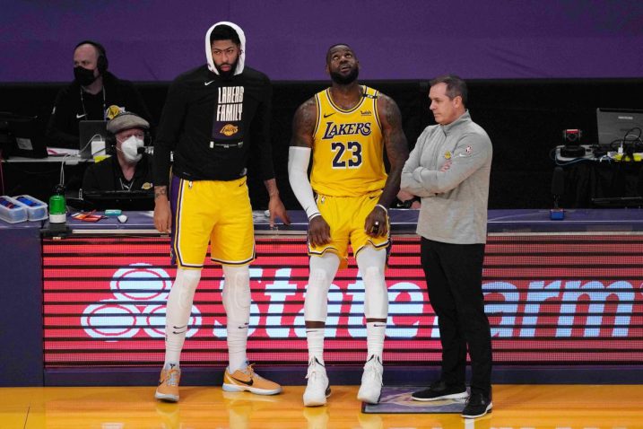 Razočarani Anthony Davis, LeBron James i trener Frank Vogel/Foto: REUTERS