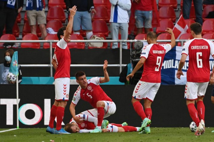 Igrači pozivaju pomoć za Christiana Eriksena/Foto: REUTERS