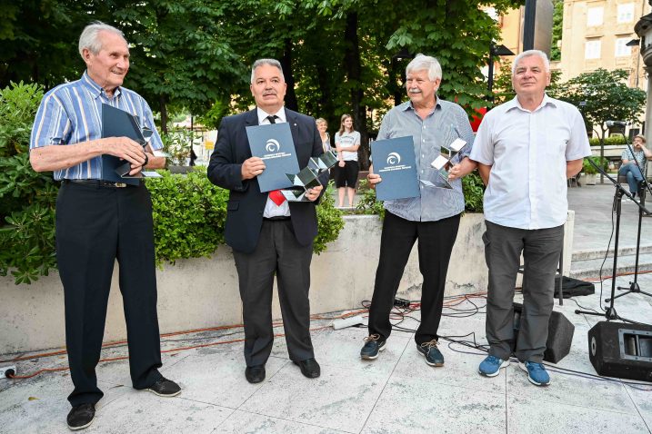 POTVRDA DUGOGODIŠNJEG RADA - Miroljub Berak/Foto: M. LEVAK