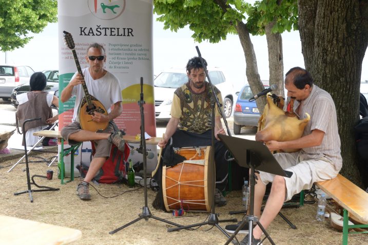 Goran Mikas i grupa Plet predstavili su tradicijska glazbala koja su se koristila kroz povijest na našim prostorima