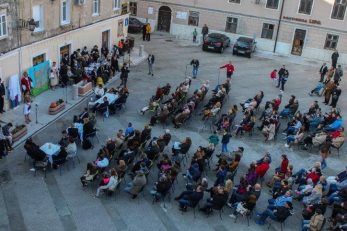 Događaji su se i prošlih godina održavali ispred senjske knjižnice
