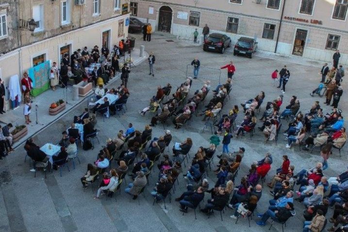 Događaji su se i prošlih godina održavali ispred senjske knjižnice