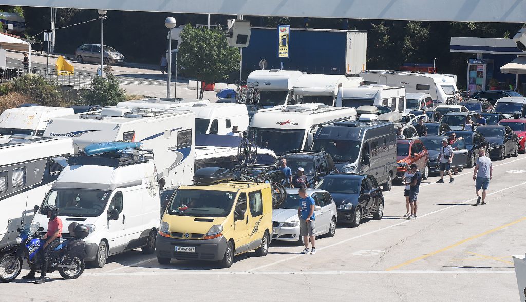 Danas moguće gužve i zastoji na cestama, zbog velikih vrućina izbjegavajte vožnju "u špici" - Vimarsana News