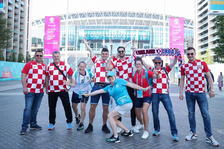 Hrvatski navijači ispred Wembleyja/Foto PIXSELL
