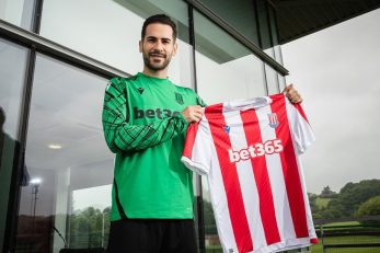 Mario Vrančić s dresom Stoke Cityja