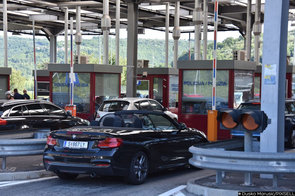 Danas će biti lokalno obilnijih oborina. Očekuju se pojačan promet i gužve na granicama - Vimarsana News