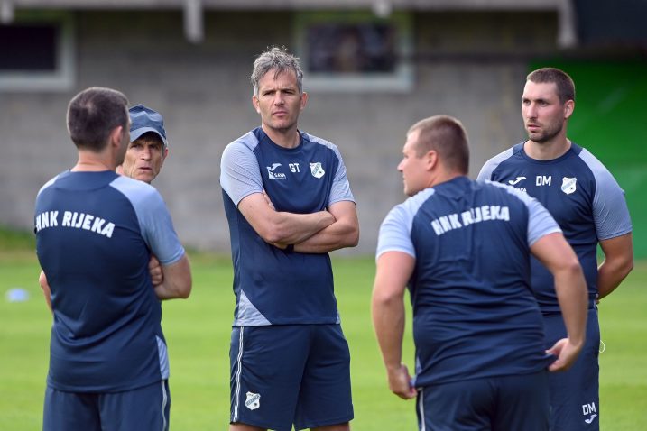 Goran Tomić sa stožerom i fizioterapeutima/Foto: V. KARUZA