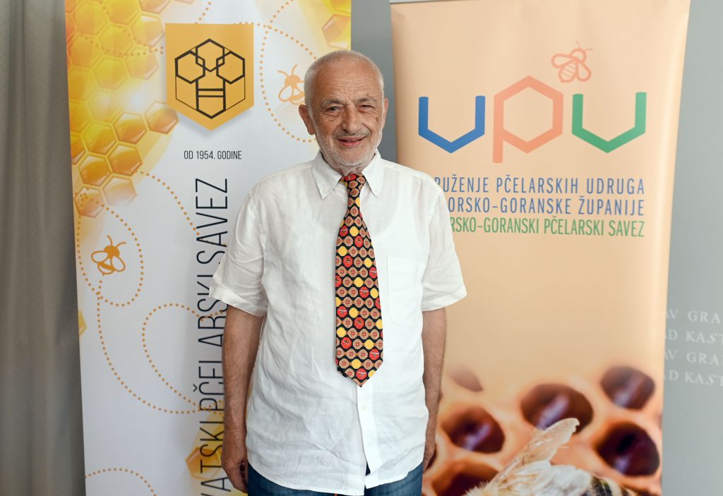 Otac goranskog meduna Branko Vidmar dobio godišnju pčelarsku nagradu: "Pčele su mi obilježile život" - Vimarsana News