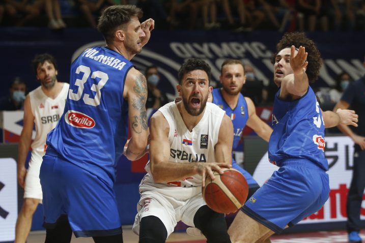 Vasilije Mičić i Achille Polonara/Foto REUTERS