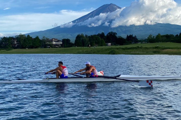 TRENING S POGLEDOM NA FUJI – Valent i Martin Sinković