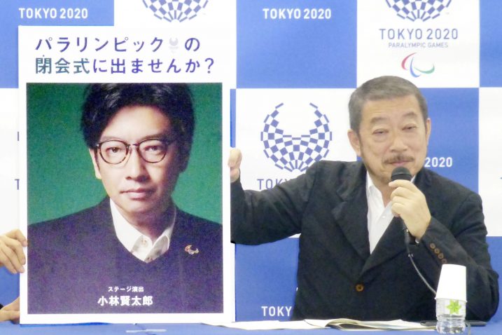 Hiroshi Sasaki, drži fotografiju na kojoj je Kentaro Kobayashi / REUTERS