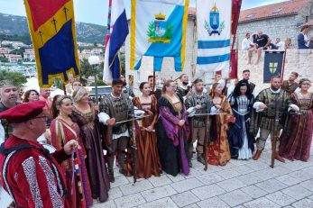 Sudionici jubilarne, 20. povorke gradom i ove godine održali duh Rabske fjere / Foto Hrvoje Hodak