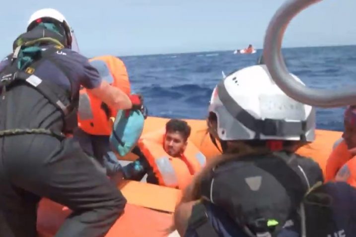 Ilustracija akcije spašavanja koju izvodi posada broda Ocean Viking organizacije SOS Mediteran (ne prikazuje akciju iz teksta) / Foto Screenshot YouTube SOS Mediteran