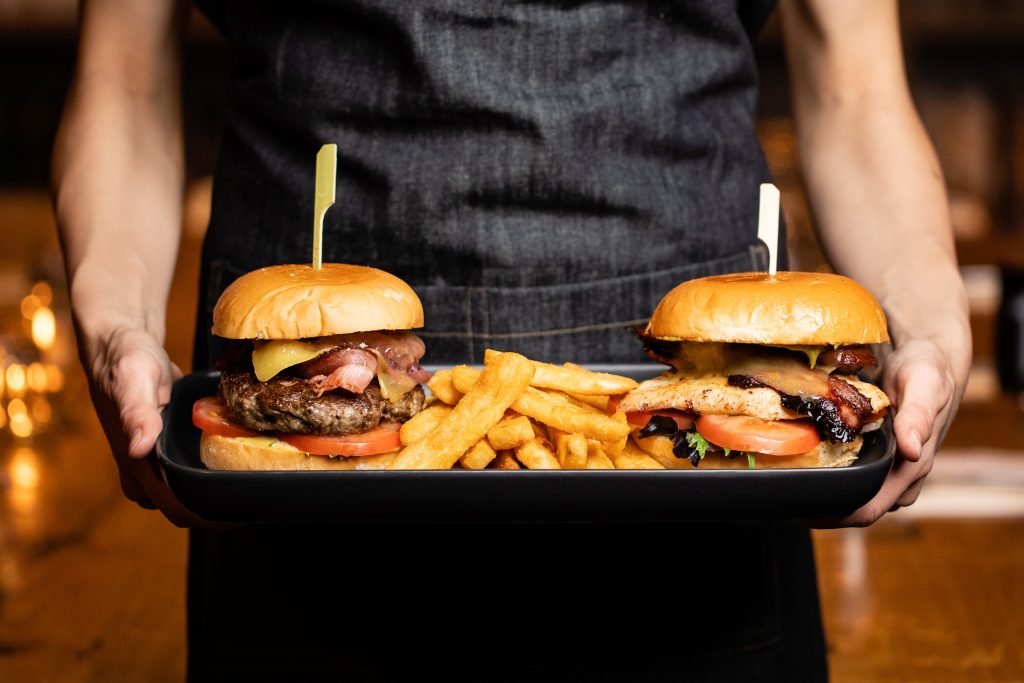 Svi zaposlenici jednog fast food lanca dali otkaz isti dan. Razlog je grozan - Vimarsana News