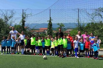 Mali nogometaši Futsal kluba Zvončar i nogometašice Škole nogometa za djevojčice