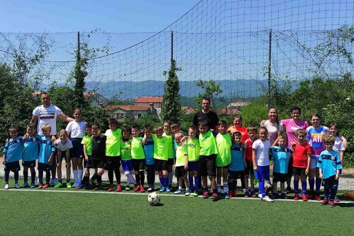 Mali nogometaši Futsal kluba Zvončar i nogometašice Škole nogometa za djevojčice