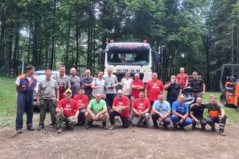 Zajednička snimka sudionika »cestarske« radne akcije / Foto S. CRNKOVIĆ