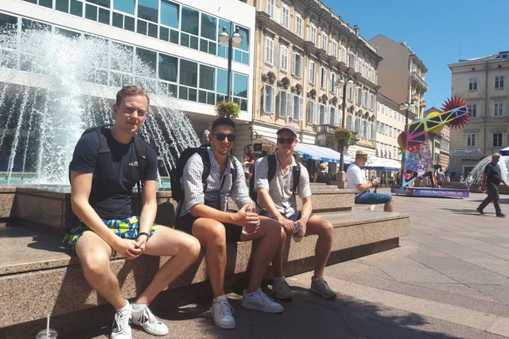 Taksisti kao da nisu navikli na turiste - prijatelji Peter, Paul i Koen iz Nizozemske / Foto P. PLAZONIĆ