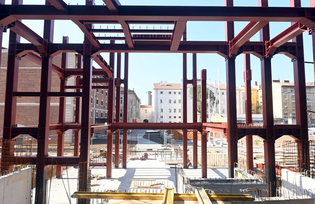 Obišli smo gradilište nove Gradske knjižnice, već sad je jasno da Rijeka dobiva impresivan objekt - Vimarsana News