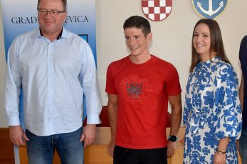 Gradonačelnik Kraljevice Dalibor Čandrlić, Antonio Franko i predsjednica Gradskog vijeća Paula Vučković/Foto: M. GRACIN