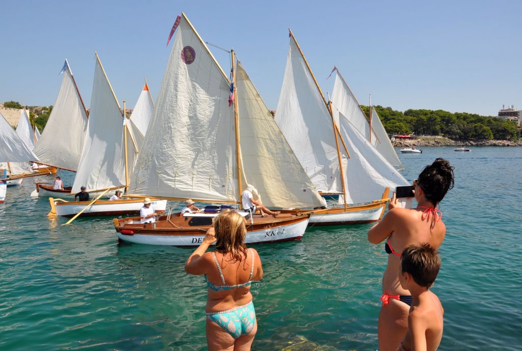 TRADICIJA KAO ATRAKCIJA I bez vjetra Krčka jedra su prizor bez premca - Vimarsana News