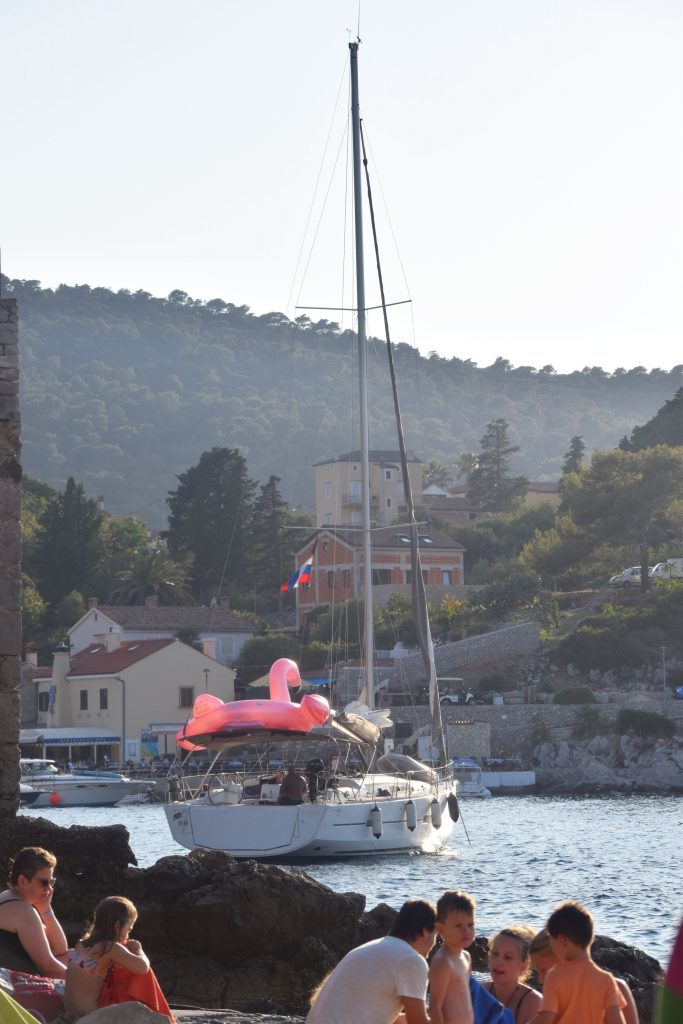 U lučki dio uplovljavaju i neobično opremljene jahte / Foto B. PURIĆ