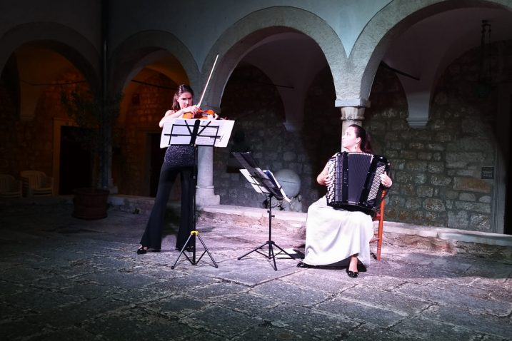 Nastup Martine Jembrišak i Valentine Danelon / Foto U. Toić