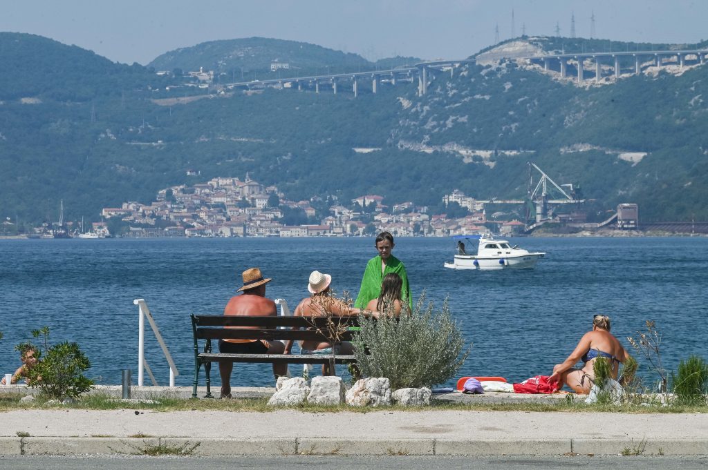 Sam Bakar nema plažu, najbliža je u Bakarcu / Foto Mateo LEVAK