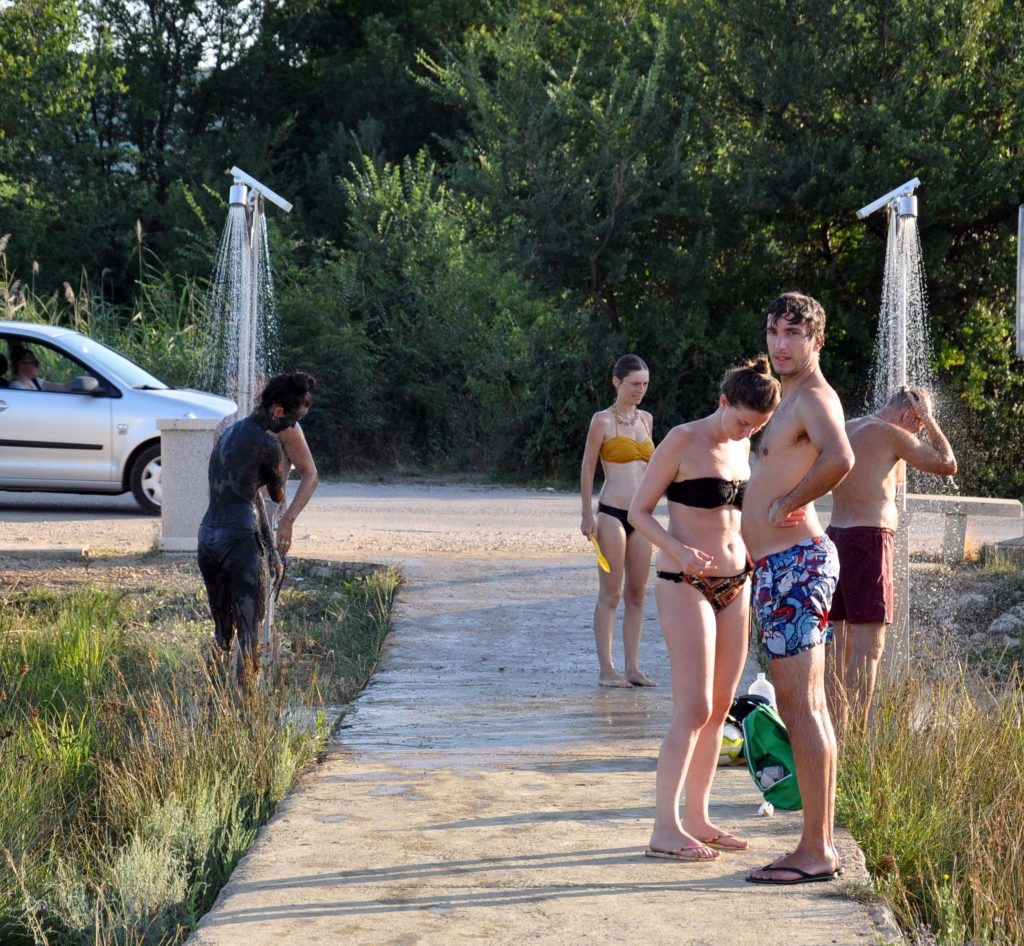  Na plaži Meline kupači se mogu tuširati do mile volje / Foto M. TRINAJSTIĆ
