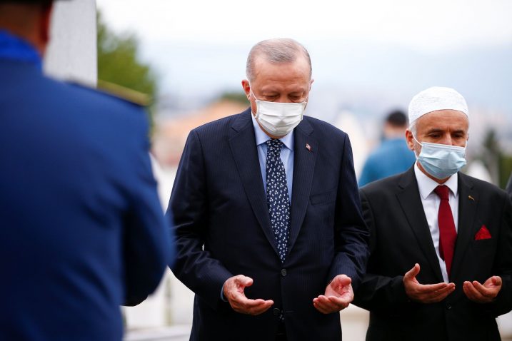 Erdogan na grobu Alije Izetbegovića / Foto Reuters