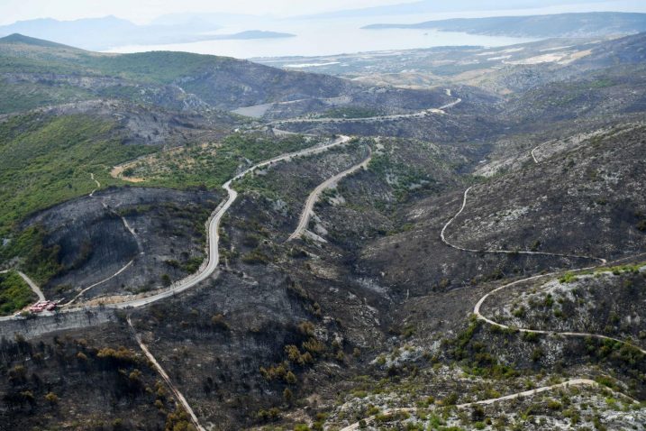 Pogled na požarište iz helikoptera / Foto Ured predsjednika RH, Marko Beljan