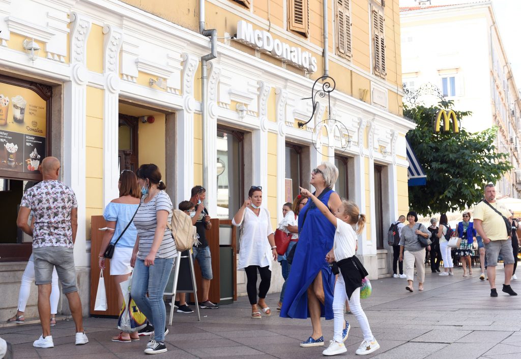 Nema straha, McDonald’s i dalje ostaje na Korzu / Foto Marko Gracin