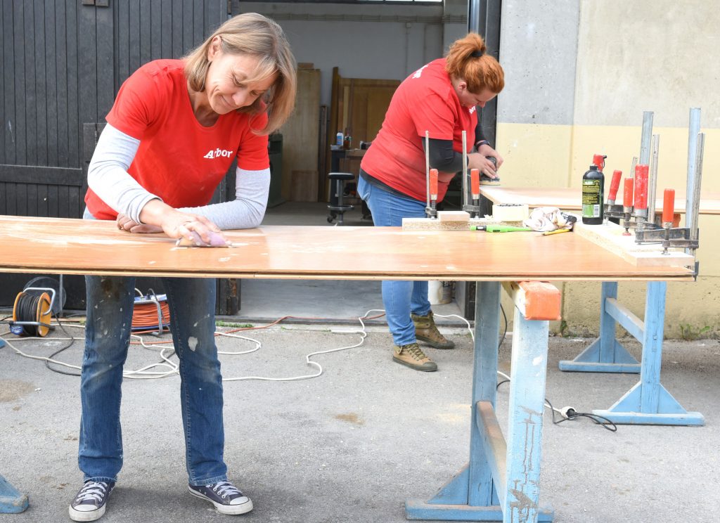  Vrijedne ruke zaposlenica restauratorskog obrta Arbor / Foto Marko GRACIN