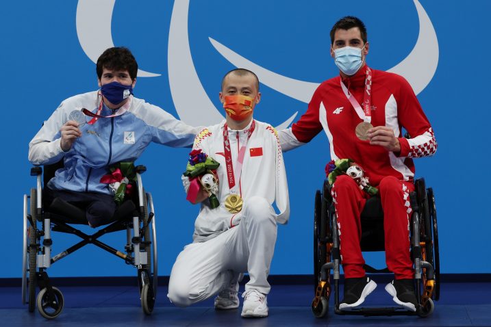 Osvajač zlata Hongguang Jia, srebrni Matias De Andrade i brončani Dino Sinovčić/Foto REUTERS