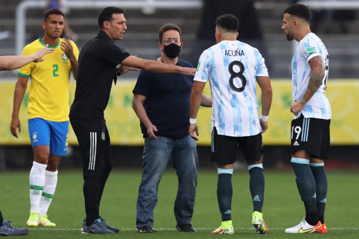 Argentinski izbornik Lionel Scaloni, Marcos Acuna i Nicolas Otamendi/Foto REUTERS