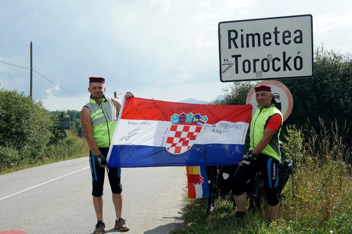 S ličkim obilježjima na cilju