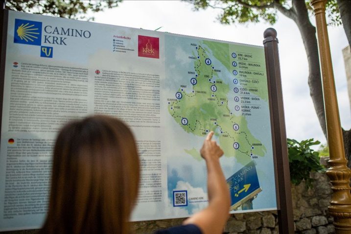 Početna točka 150 km duge krčke hodačasničke staze locirana je u parku na Kamplinu / Foto TZ KRK