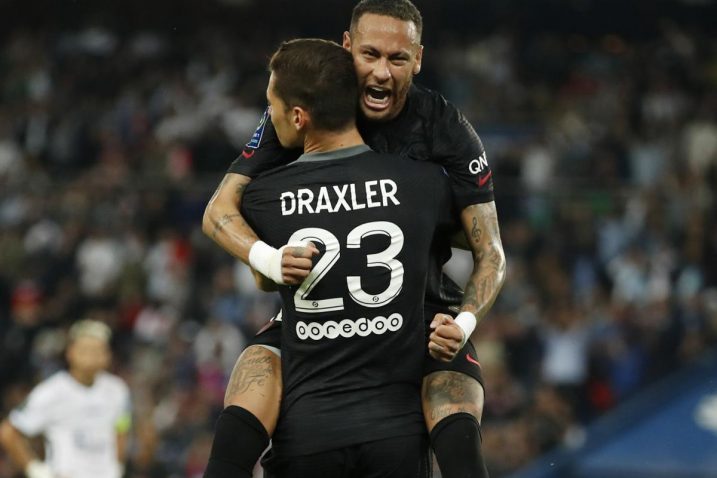 Julian Draxler slavi s Neymarom/Foto: REUTERS