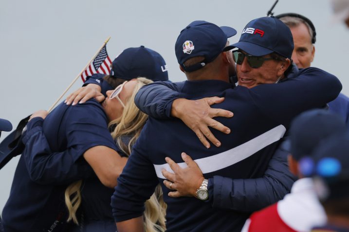 Bryson DeChambeau i Phil Mickelson/Foto REUTERS