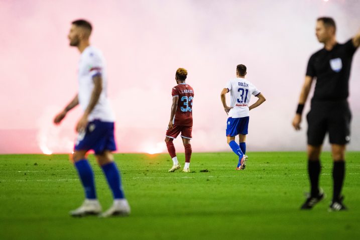 Bakljada na utakmici Hajduk - Rijeka/Foto: PIXSELL