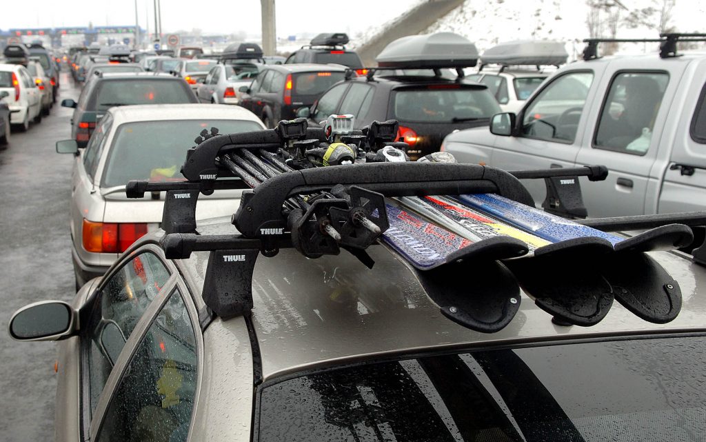 Već zaboravljeni prizori skijaških gužvi na autocestama ove će se godine izgleda ponoviti / Foto Arhiva NL 